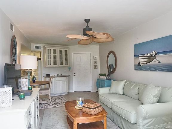 2nd image of 2013 NE Collins Cir APT 4-50
