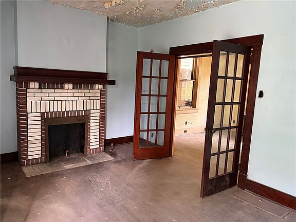 2nd image of 217 Henderson St