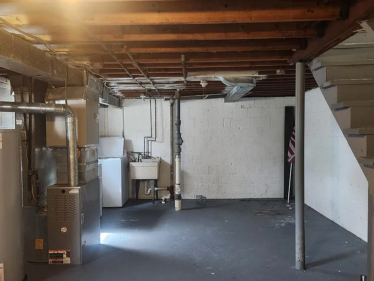27 S Hudson St — Photo 13
