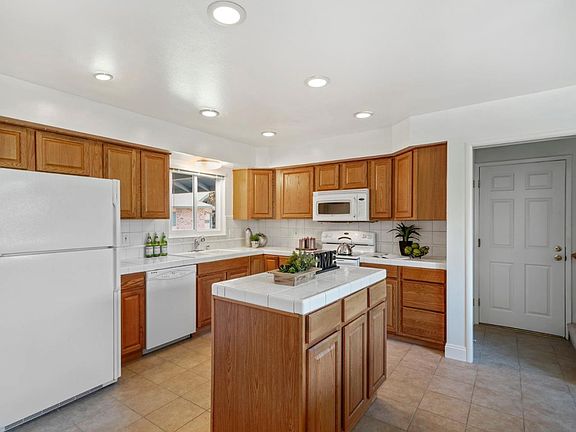 5th image of 1022 Katrine Ct