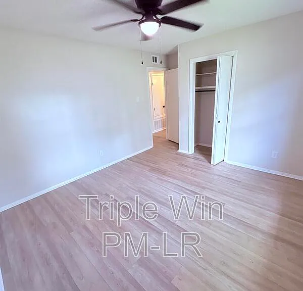 220 Randall Dr — Photo 31