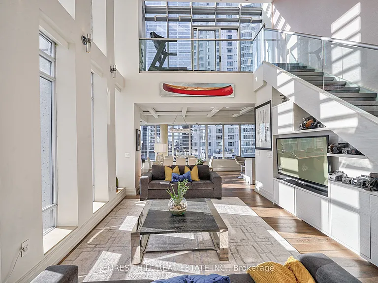 8 Colborne St #Penthouse 2701 — Photo 9