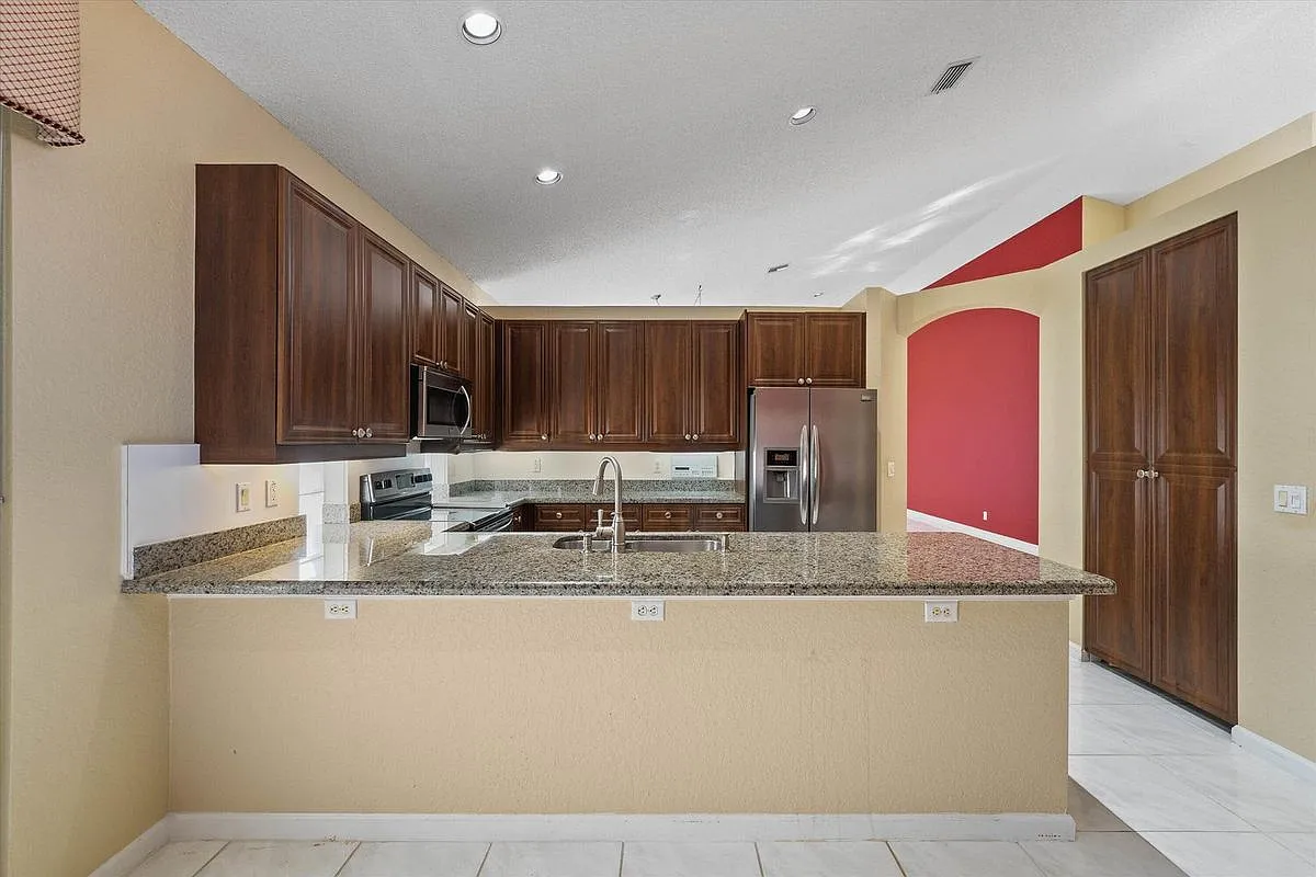 3 bed, 3.0 bath, 2595 sqft, $5,500 — Photo 1