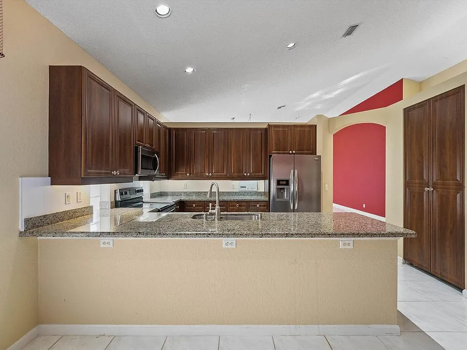 10860 Fairmont Village Dr