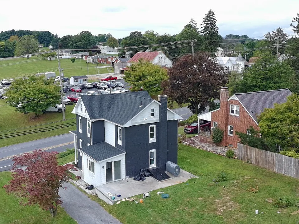2943 Main St