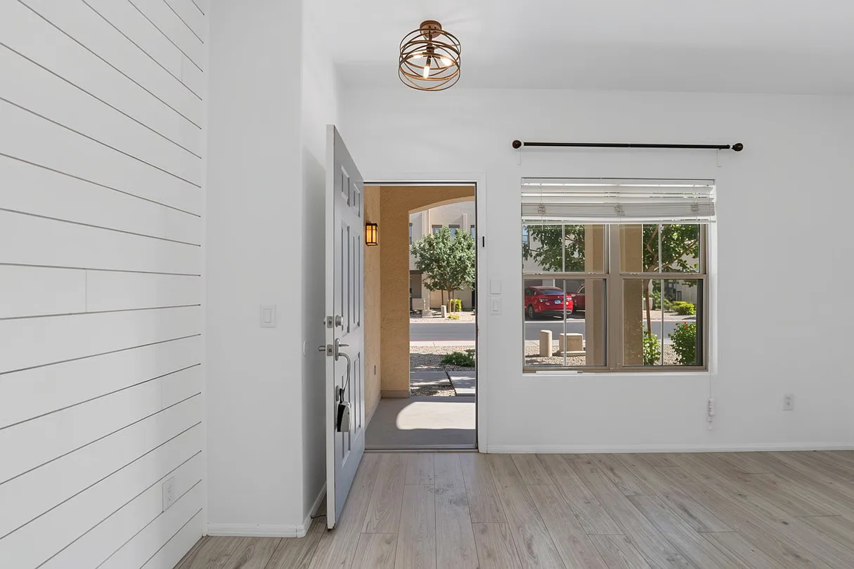 3 bed, 2.5 bath, 1456 sqft, $2,195 — Photo 4