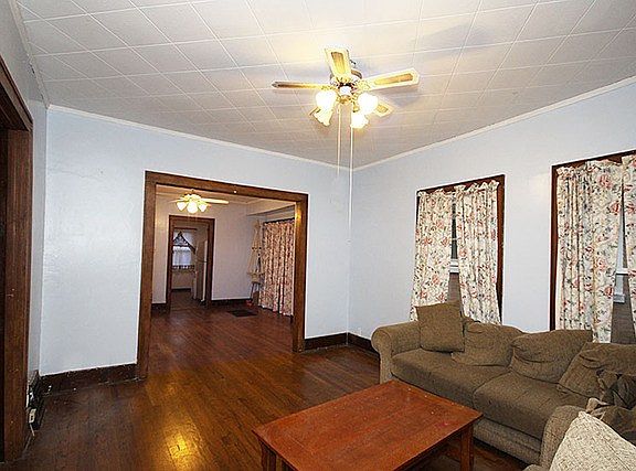 2nd image of 1536 Elgin Ave
