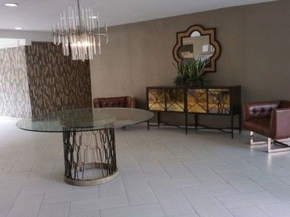 2nd image of 6150 Reseda Blvd #105