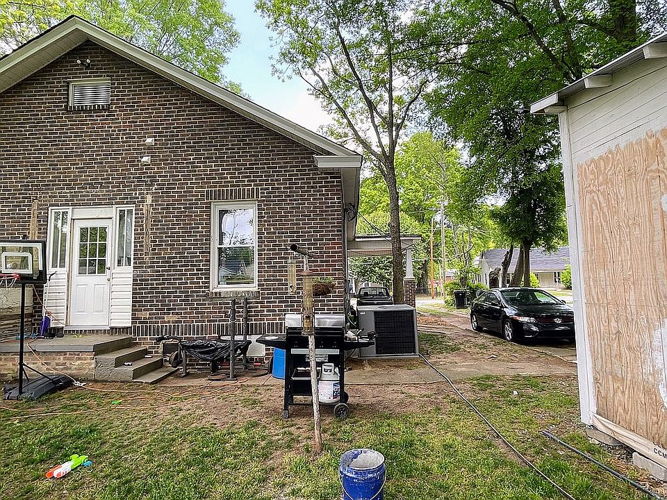 2nd image of 611-A Grace Ave