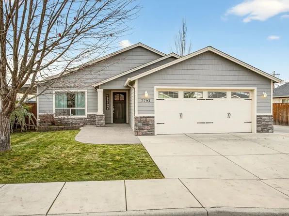 7793 Fallbrook Ln, White City, OR 97503