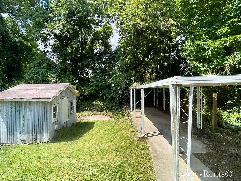 3335 Hewitt Crescent St — Photo 20