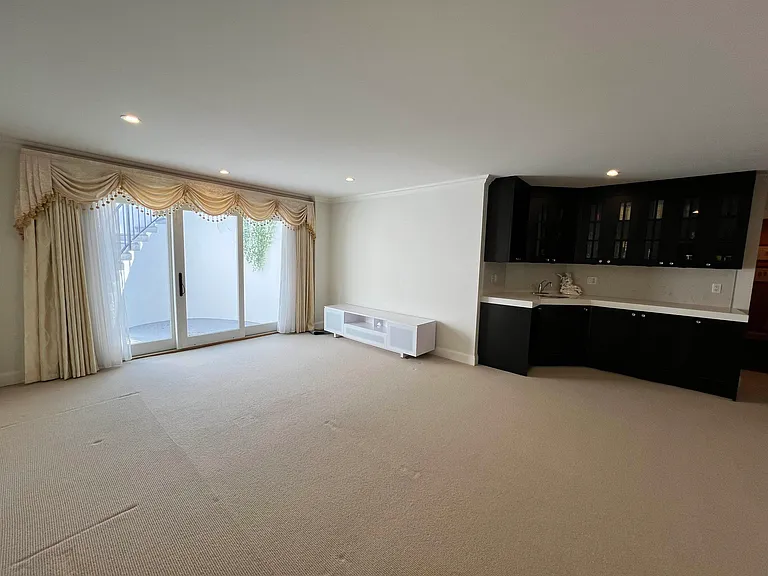 2054 Western Pkwy #BASEMENT — Photo 2