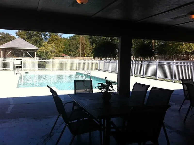 Alexander Court — Photo 4