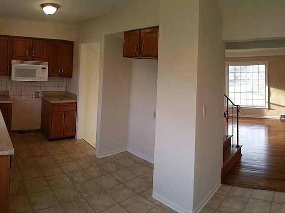 3rd image of 8413 Southington Dr