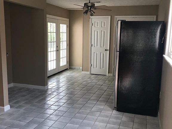4th image of 3901 Northampton Dr