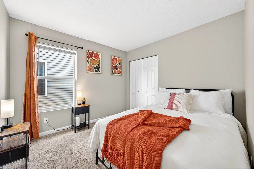 Shadow Creek Retreat: Furnished 3-Bedroom Minutes from Cummins and Columbus Regional Health — Photo 1
