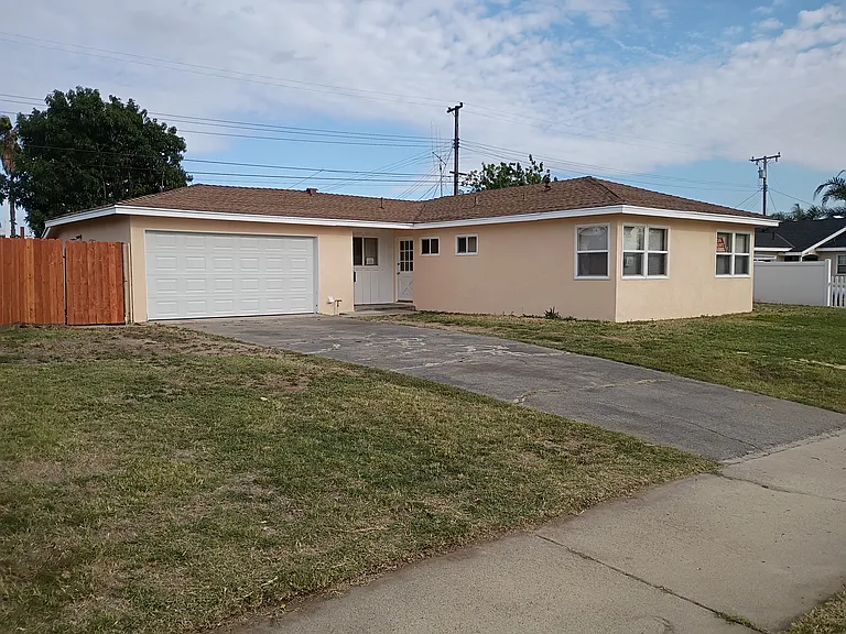2280 San Carlos St — Photo 2