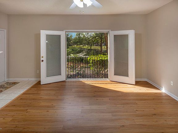 5th image of 13727 Richmond Park Dr N Unit 201