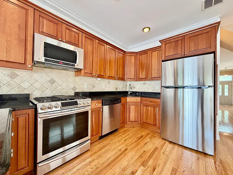 204 Sneden Ave #2 — Photo 11