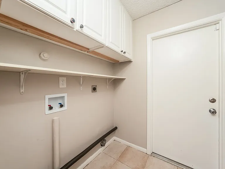 9732 Saddlebrook Dr — Photo 9