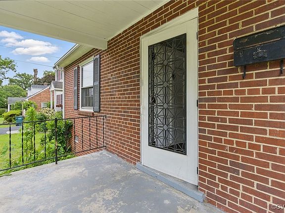 4th image of 2117 Oakwood Ln