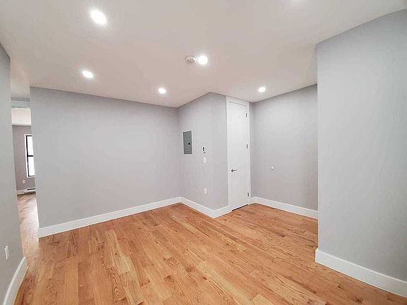 3rd image of 590 W 204th St APT A45