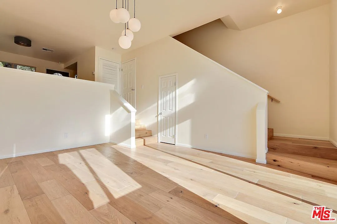2 bed, 1.5 bath, 1100 sqft, $3,600 — Photo 3