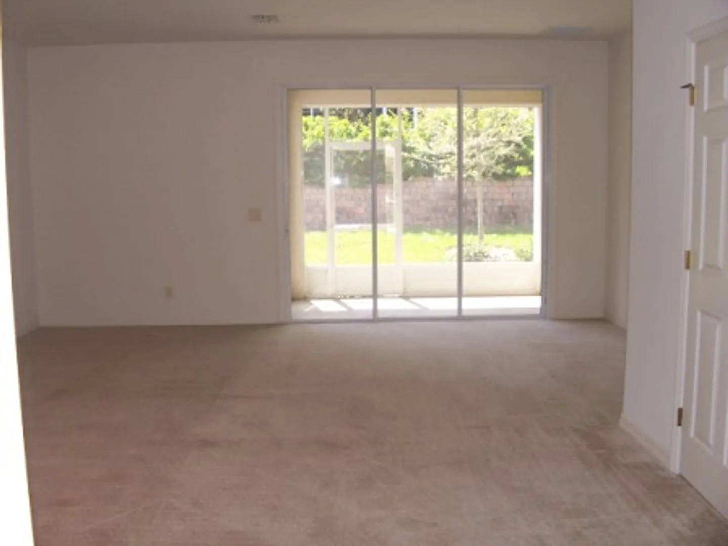 Brentwood Townhome with Social Membership — Photo 2