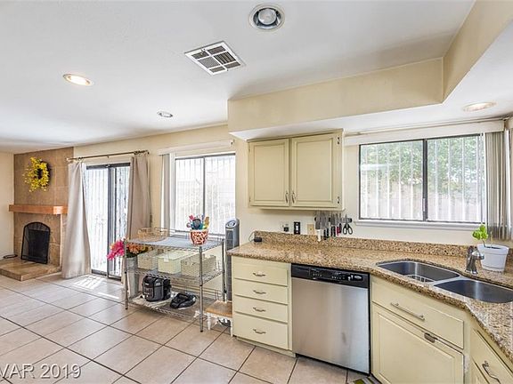 3rd image of 3088 Cadbury Dr