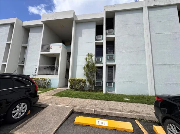 (undisclosed Address), Carolina, PR 00985