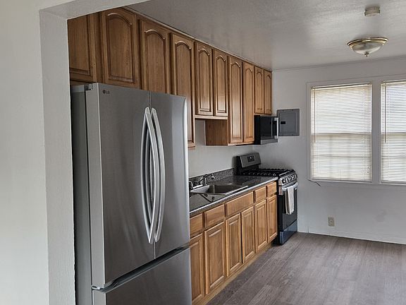 3rd image of 2281 Sacramento St