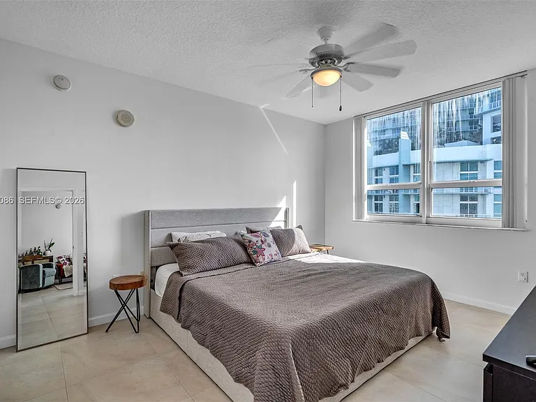 2000 N Bayshore Dr #909 — Photo 18