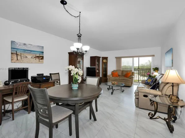 13715 Kendale Lakes Cir #Penthouse A1, Miami, FL 33183