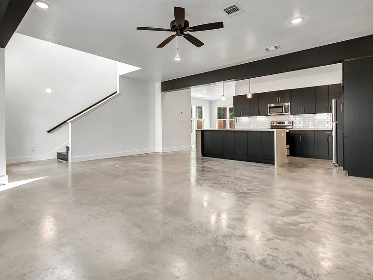 211 Lynn Dr — Photo 11