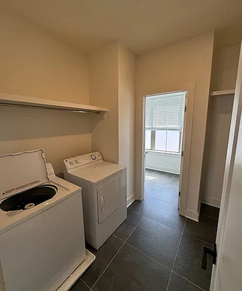 Laundry/Master Closet 1