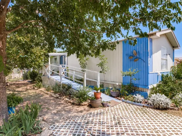 129 Ivy Ln, Roanoke, TX 76262