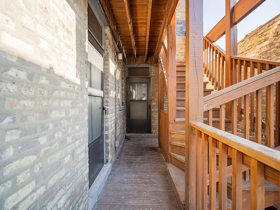 1B - Back exit/entry