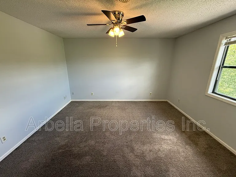 390 Erwin Hwy #2 — Photo 22