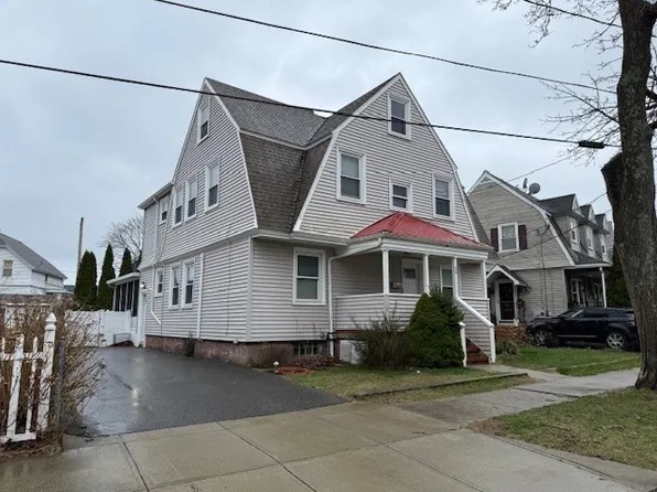 24 Circuit St, New Bedford, MA 02740