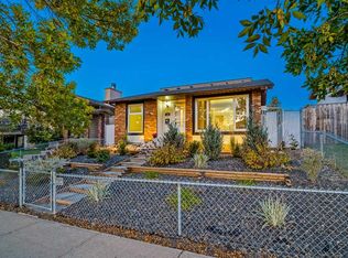 128 W Bermuda Dr NW, Calgary, AB T3K1H8