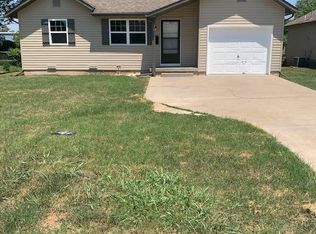 2035 E Cairo St, Springfield, MO 65802