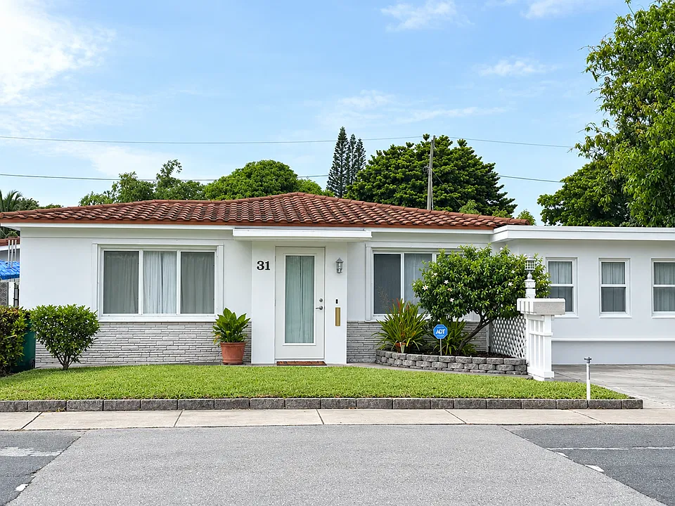 31 SW 10th St