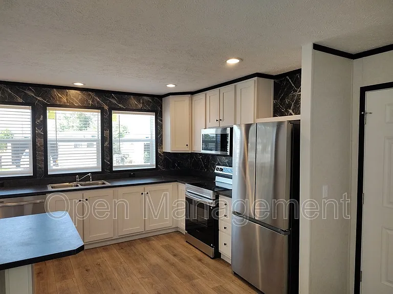 136 Erin Ln — Photo 9