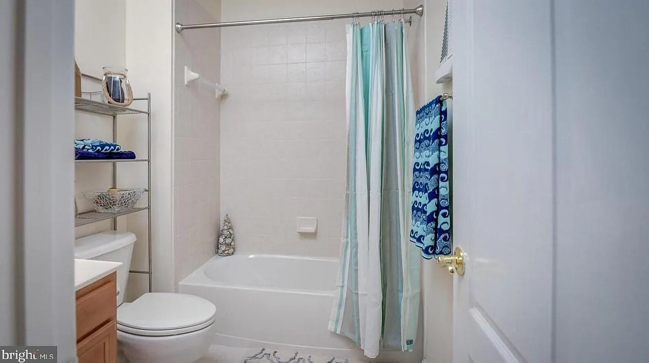 3 bed, 2.5 bath, 1339 sqft, $2,599 — Photo 3