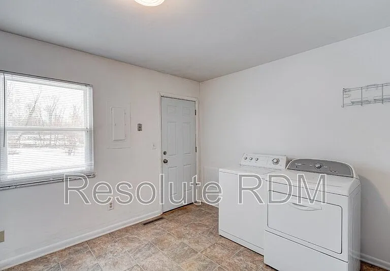 140 Wilson St — Photo 11