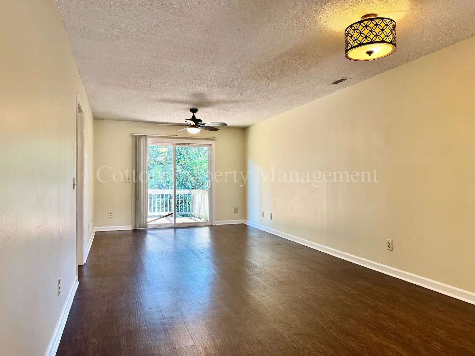 2 bed, 2.0 bath, 912 sqft, $1,300 — Photo 3