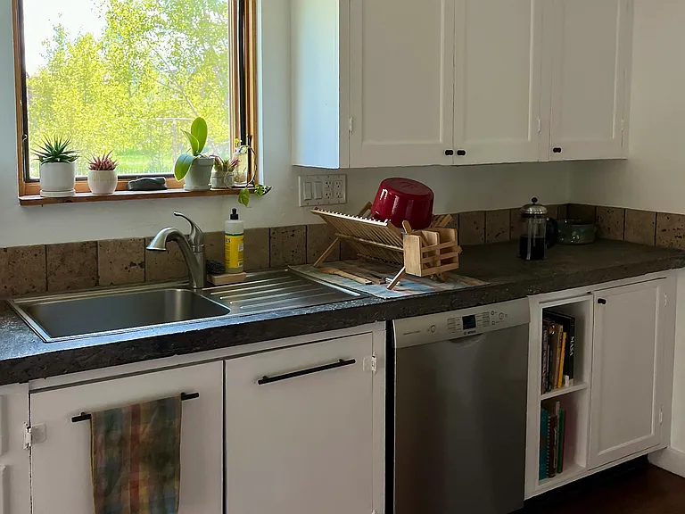 140 E Birch St — Photo 8