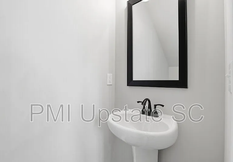 107 Virginia Ave — Photo 3