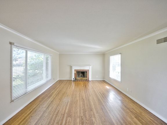 4th image of 98 Lowell St