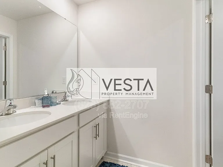 240 Ridgeview Ln — Photo 4